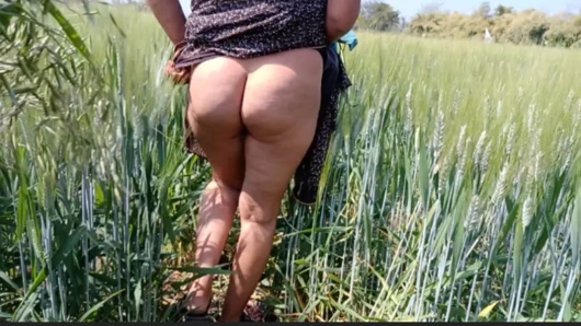 Köyden güzel üvey kız kardeş ve erkek kardeş buğday tarlalarında kız kardeşlerinin götünü sikiyor Saf desi'nin seksi videosu