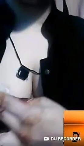 Lahori kız gösteren göğüsler