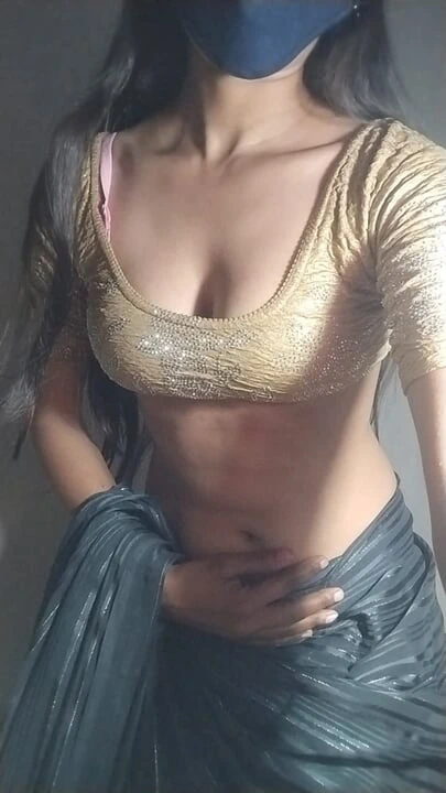 Ateşli desi evli kadın shari solo striptiz yapıyor