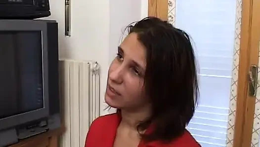 Güzel İtalyan sürtük yarak emmeyi seviyor