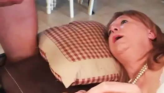 Candice bana yardım et diyor