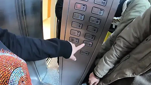 Latinler kuryeyle üçlü seks yapıyor