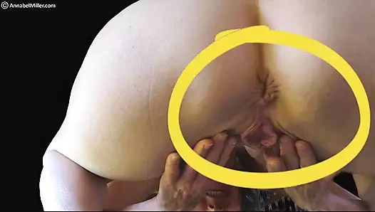 Annabel Miller masada çıplak poz verdi