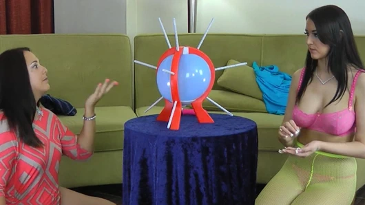 Prick Prick Bang striptiz oyunu oynuyor