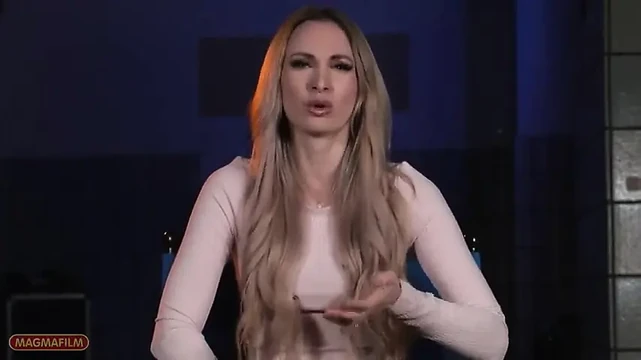 Micky Muffin kendini düzgünce tanıtıyor ve sonra düzgünce sevişiyor