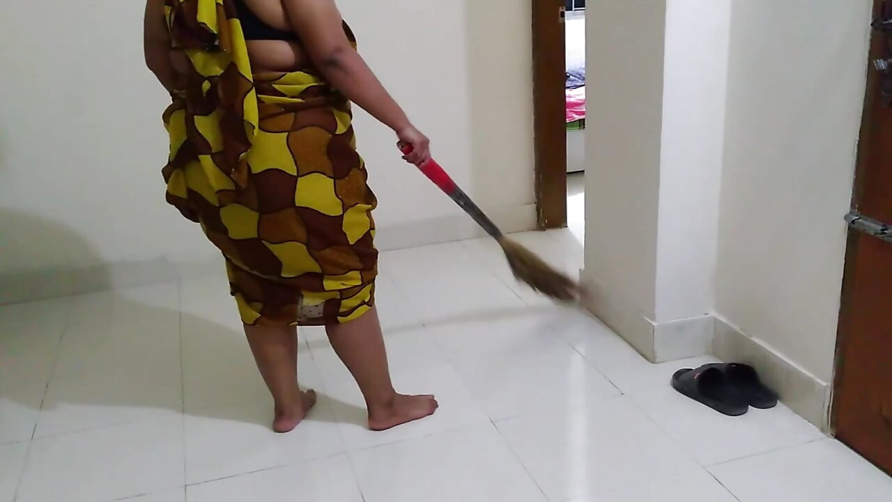 Kamvali moti gand seksi ev hanımı ko choda aur gand fad dia