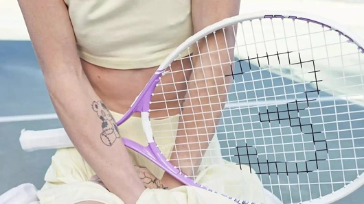 Shrooms q büyük bir yarağa binmek için tenis derslerine ara veriyor