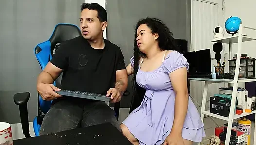 Ofis arkadaşım çok seksi oluyor beni ısıtıyor