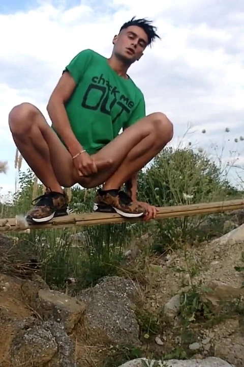 Orta doğulu twink açık havada - eldeki boşalma