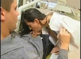 Seksi esmer diş hekimi veren oral sınav sonra sikme içinde ofis