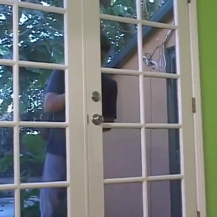 Seksi dövmeli sarışının kıllı yarağı.