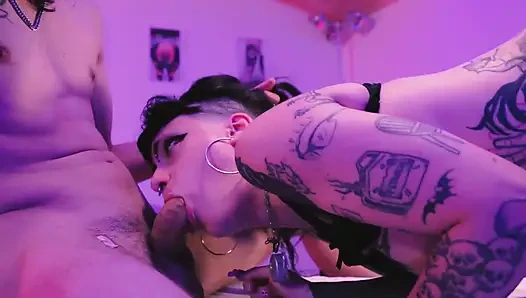 Tattootrio, çift cuckold dövme sanatçısı tarafından siktirilmek istiyor