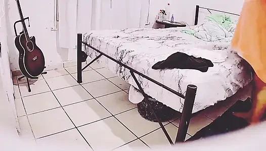 Şişman hamilem kamerada yatakta (premium tam sürüm)