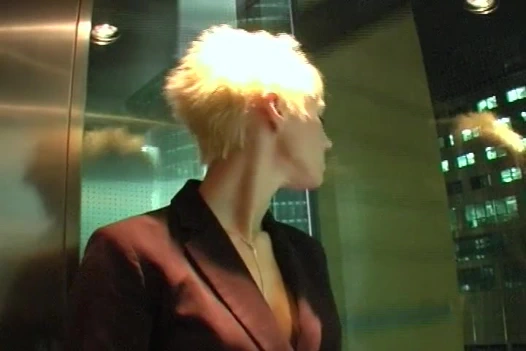 kısa saçlı alman sarışın alır onu traş KEDİ smahsed