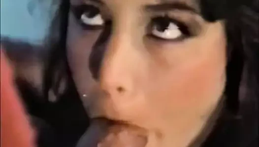 Retro büyük doğal memeler horoz oral seks yüz cumshot kıllı