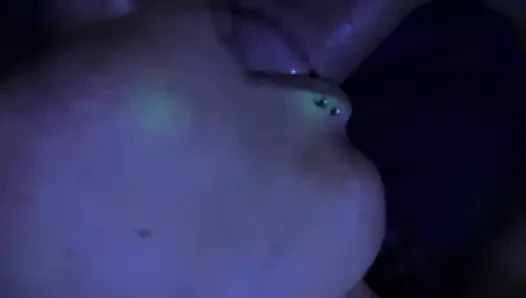 Gözleri bağlı derin gırtlak