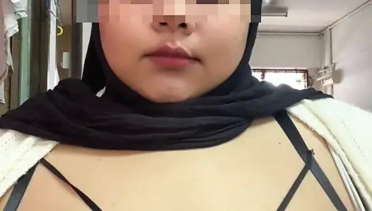 Azgın tesettürlü masaj büyük meme