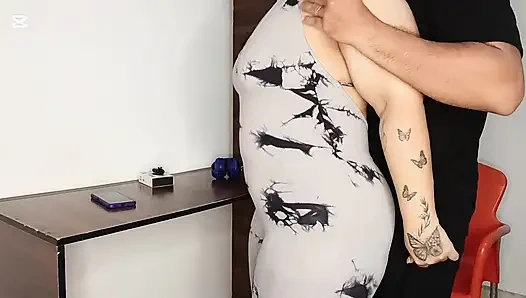 Üvey Kız Kardeşim Meşgulken, Onu Biraz Sevgiyle Rahatlatıyor, Baştan Çıkarıyor Ve Bolca Sevişiyorum.