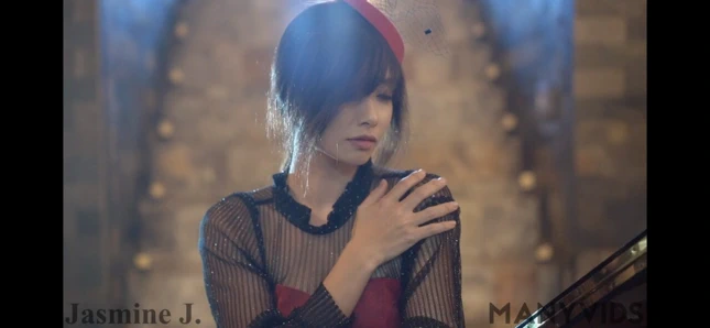 Asyalı sevimli kız piyano ve erotik seksi dans içinde külotlu çorap mastürbasyon tam video