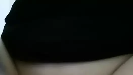 Alman kız oyuncak ve squirts ile oynuyor