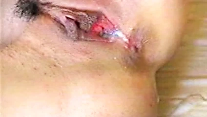 Beyaz boğa karıma bir damlayan Creampie koli verir