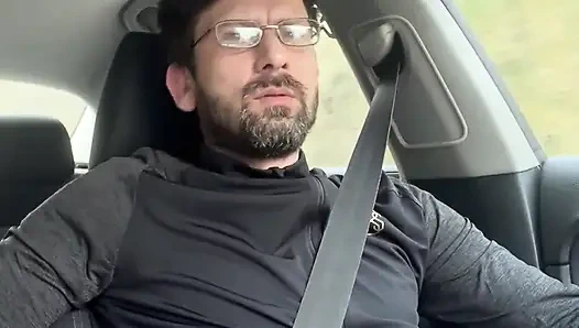 Bekleyemedi - orta yaşlı seksi kadın araba sürerken sakso ve elle muamele - halka açık arabada seks kingyordanov