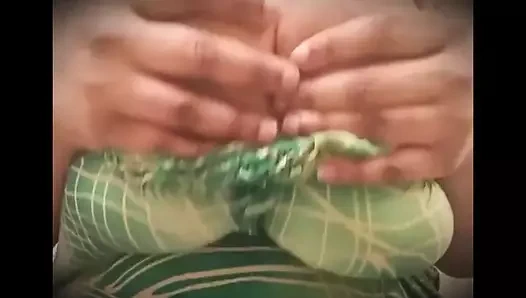 Büyük memeler yeşil tüp üst