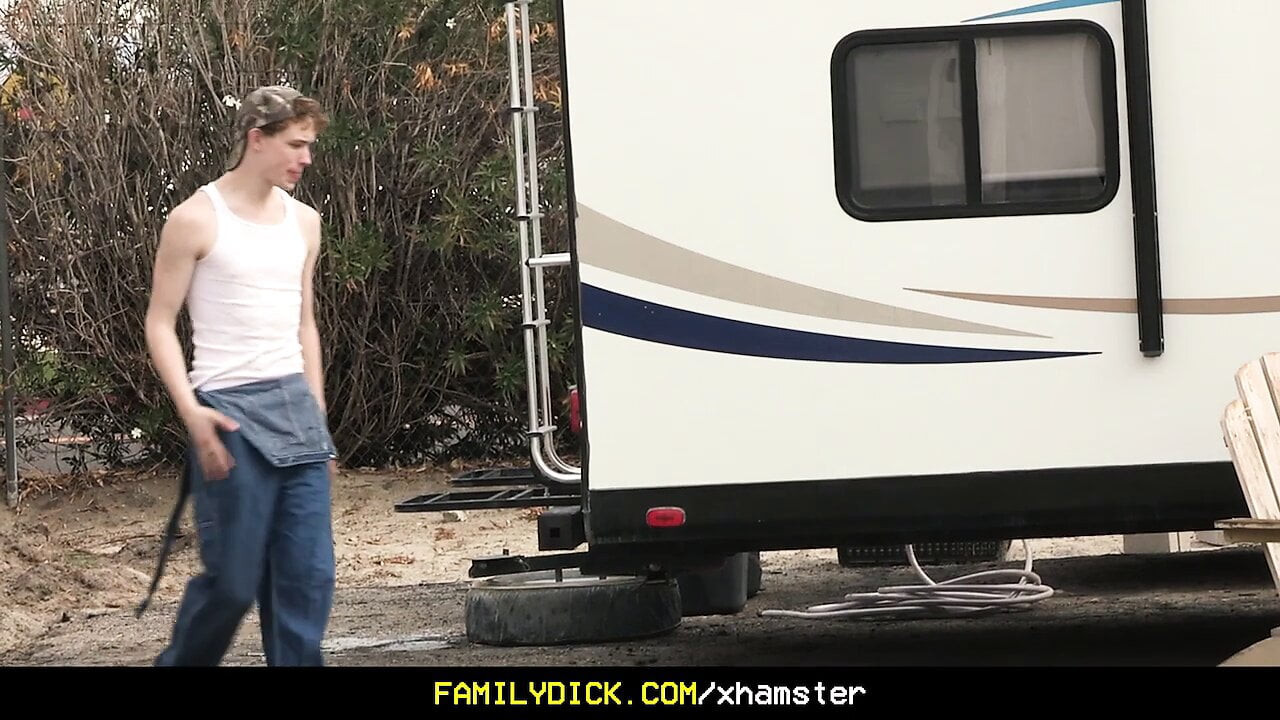 Familydick - bekar baba deneyimsiz üvey oğlu doğurur