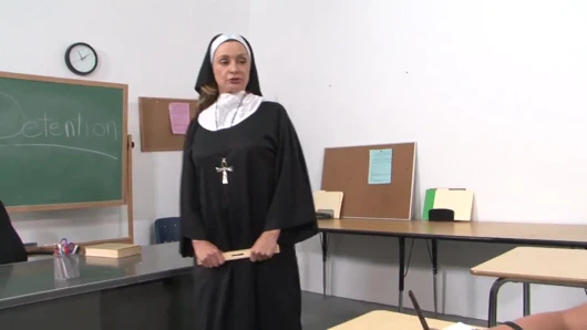 Rahibe ile sınıfta Sihirli lezbiyen macera!!