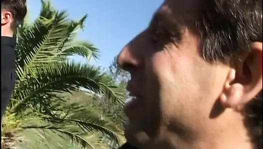 Amatör eş değiştirenler açık havada sikişiyor