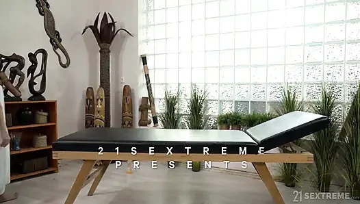 21 Sextreme - липкий камшот на лицо шаловливой горячей бабули во время горячего массажа