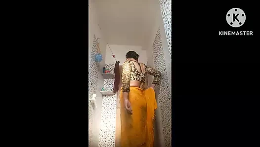 Eski evli kadın ve kocası banyoda seks yapıyor