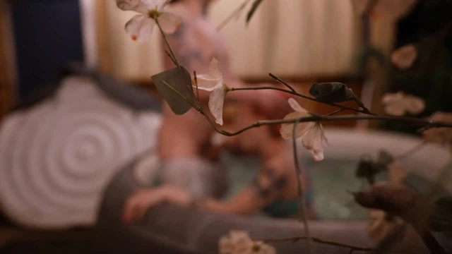 Röntgenci jakuzide sakso çekiyor