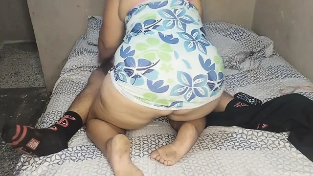 Büyük kıçlı üvey annemi sikimi emmeye ikna ettim