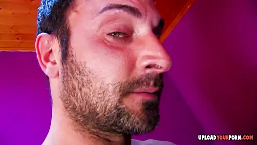 Esmer sikilirken çığlık atmayı seviyor