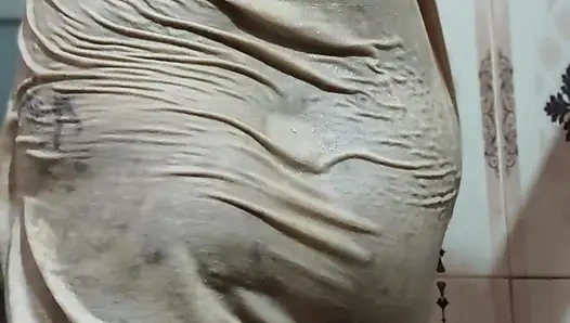 Salem mallu kız banyo yapıyor