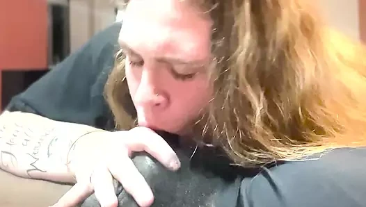 Bu seksi iri güzel kadından sulu kafa