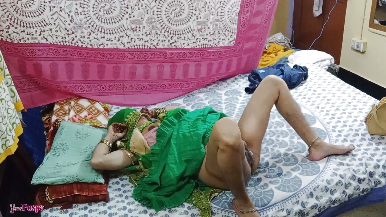 Sokakta kaldırma, gece geç saatlerde otobüs bekliyorum ama bir yabancıya yardım ediyorum, Tam uzun video, Hintçe konuşma