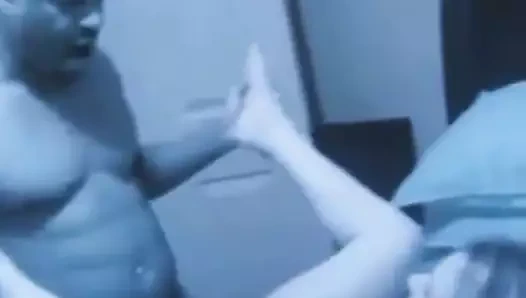 Evli kadın zenci yarağı alıyor