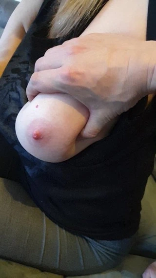 Keumy, orta yaşlı seksi kadın büyük memeler