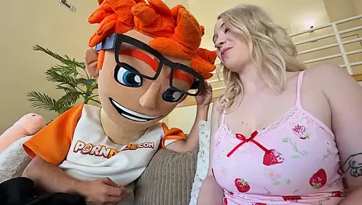 Gigi Sweets büyük memeli sarışın amcığını elle muamele ve domaltarak siktim