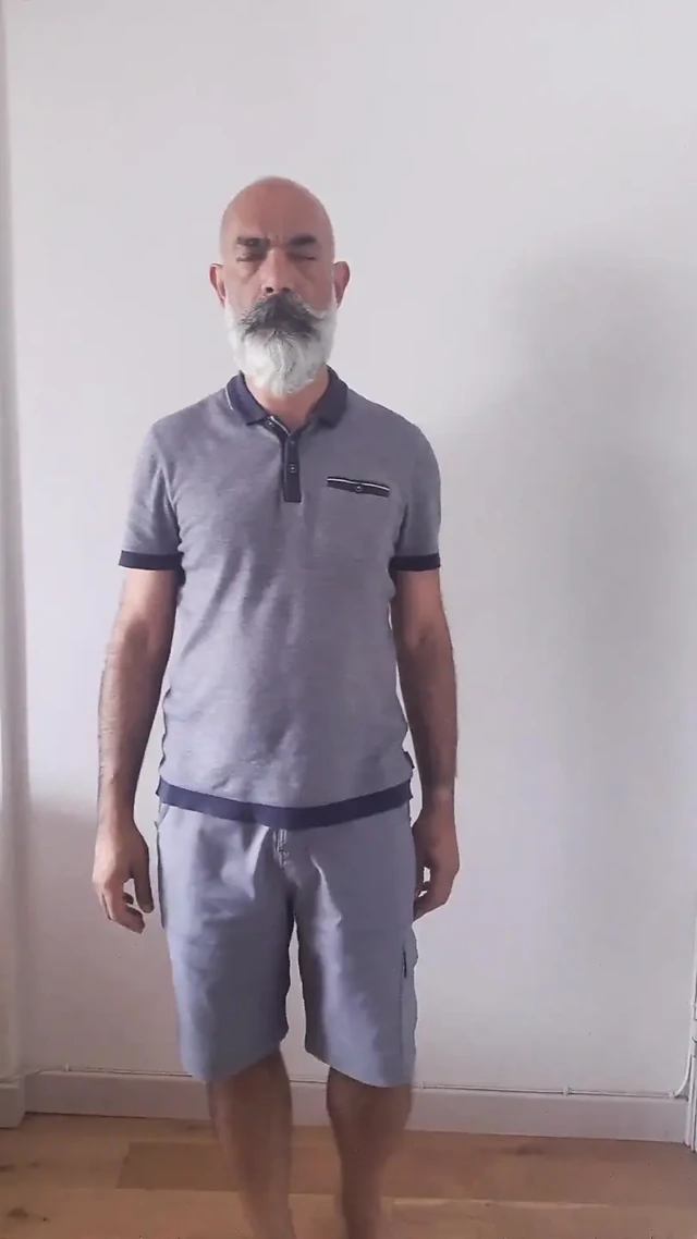 Soyunuyor