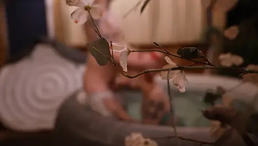 Röntgenci jakuzide sakso çekiyor