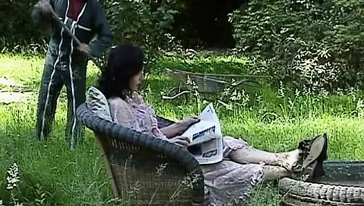 Alman bebekler açık havada sert anal seks yapıyor