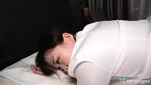 Tıraşlı ateşli amcıklı Japon kız Mai Toda eski sevgilisiyle sert sikişiyor.