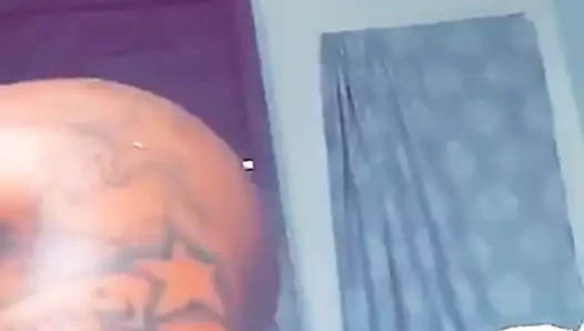 çıplak acayip bir anda yoğun ilgi gören model13