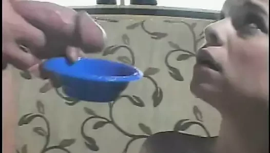 Buff damızlık alır onun horoz emdi ve basmış tarafından seksi genç sürtük