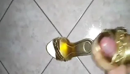 Shoejob .... karımın altın takozları mantarına boşalmak