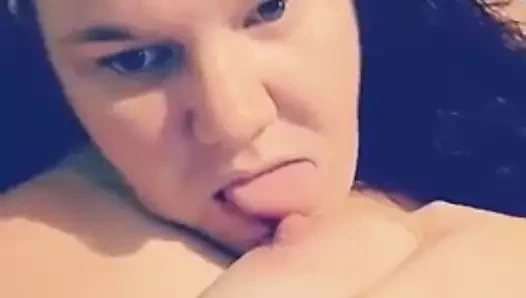 Büyük meme yalamak ve emmek