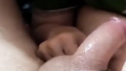 Ateşli orta yaşlı seksi kadın sakso ve domaltarak eğleniyor